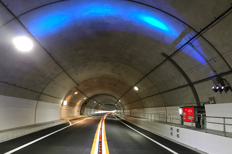 醍醐山トンネル舗装