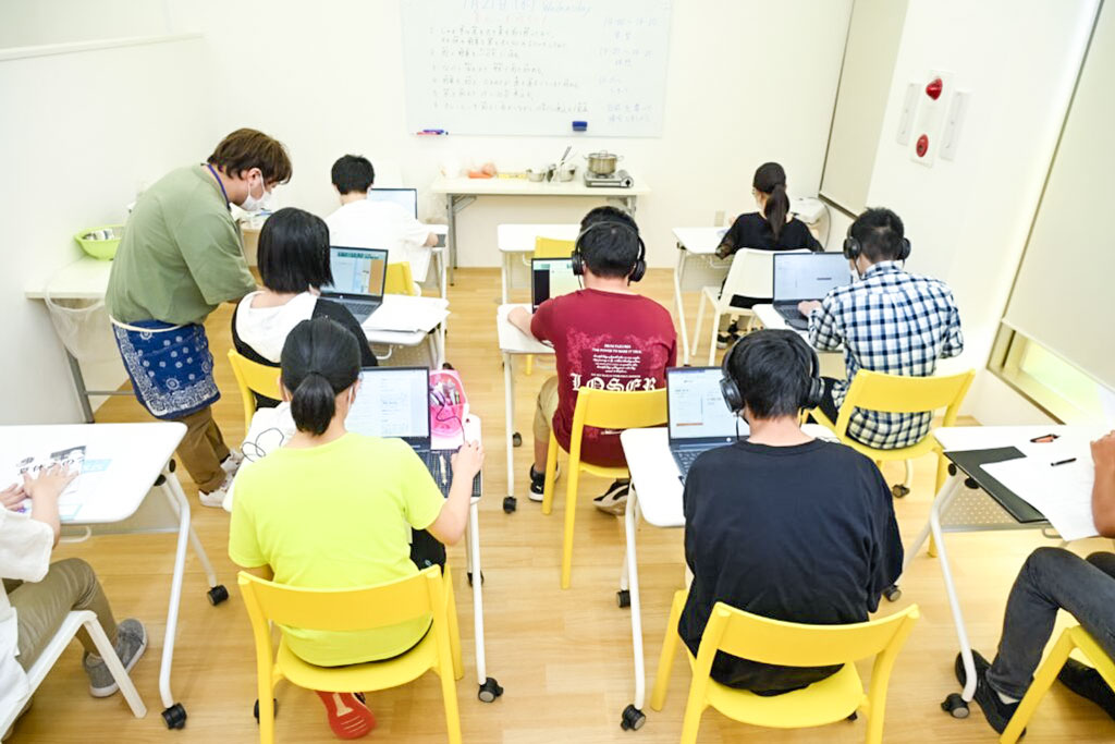 グッジョブプレイスではパソコンでのプログラムの授業も人気！
