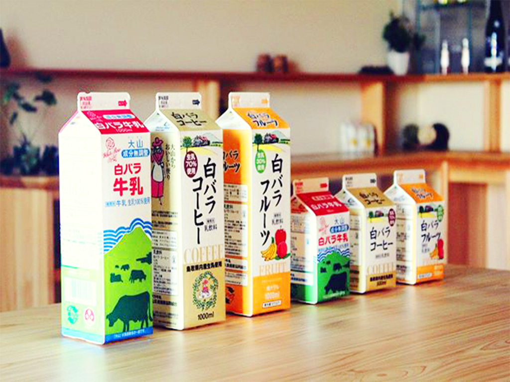 鳥取県民のソウルドリンク「白バラ牛乳」