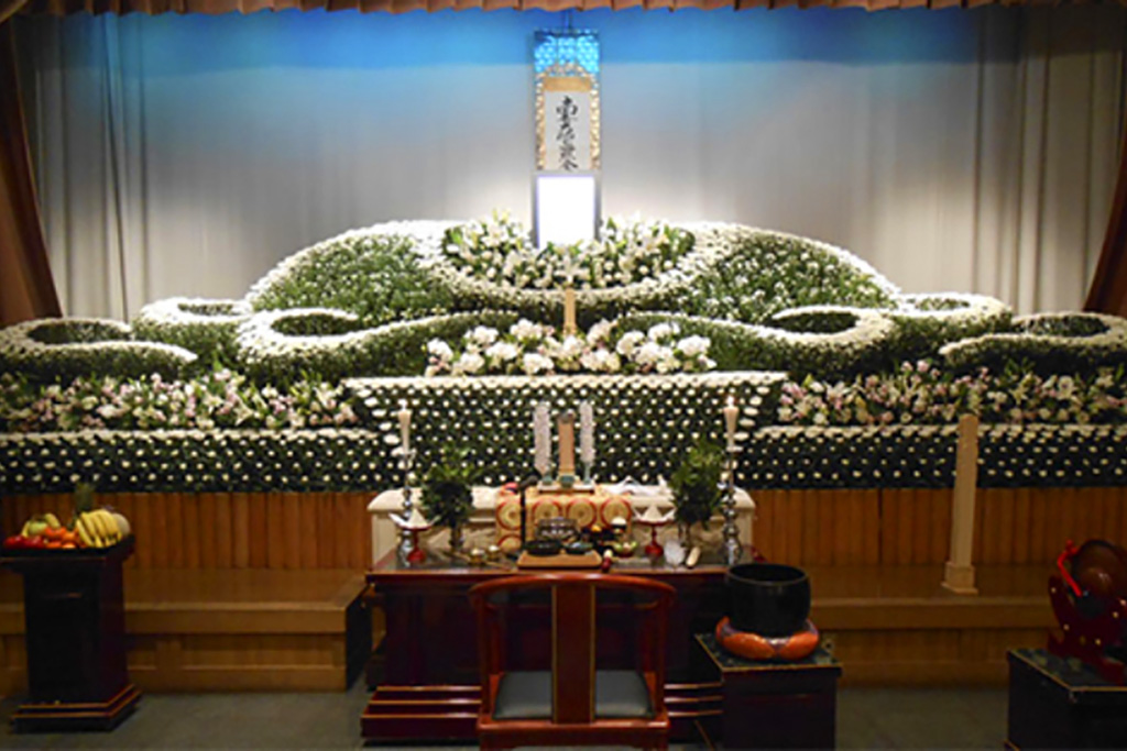 新居浜葬祭　告別式場花祭壇